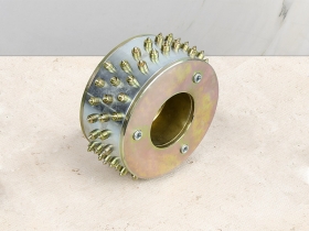 Scratching roller for milling machine